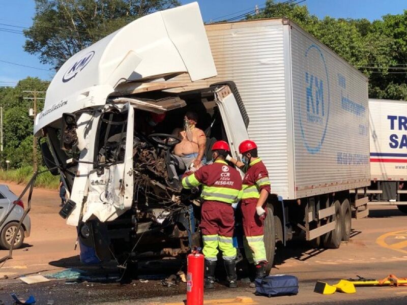 Jd Tv Agora Caminhoneiro Tem P Decepado Ap S Grave Acidente Na Br