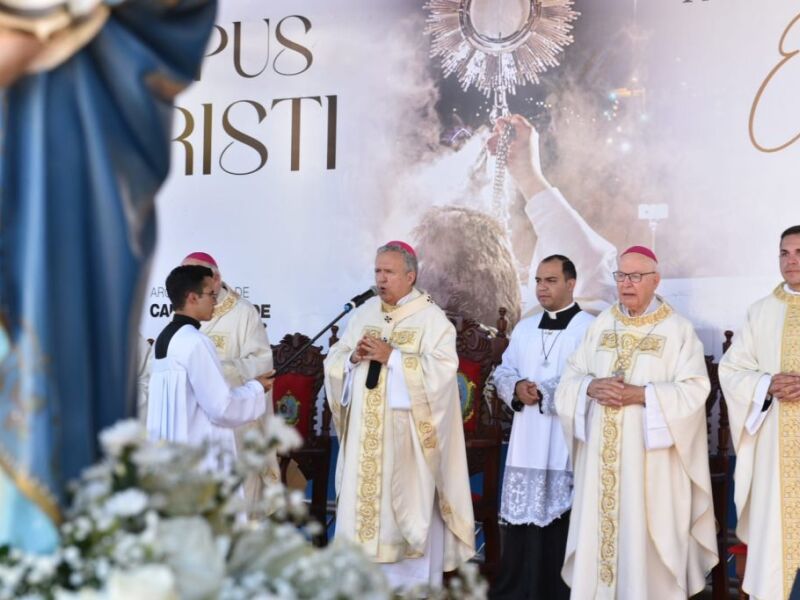 Mais De Mil Fi Is Participaram Da Comemora O De Corpus Christi Na