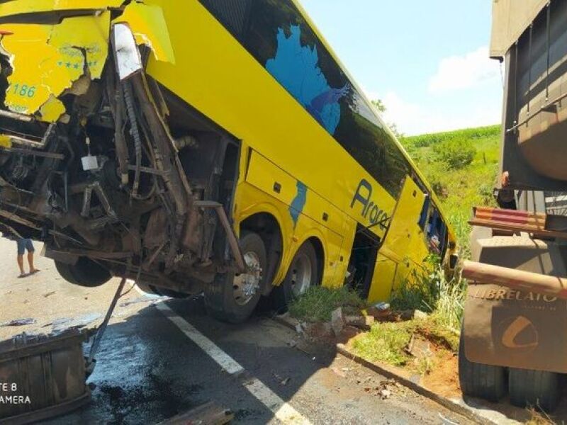 Segunda V Tima Do Acidente Entre Nibus E Duas Carretas Morre No