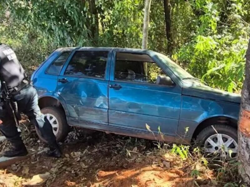 Motorista bate veículo contra árvore e sofre fratura em Aquidauana