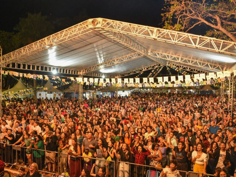 Último dia de Arraial de Santo Antônio tem quadrilha e shows em Campo