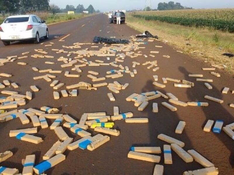 Carregado De Maconha Carro Capota E Droga Se Espalha Em Rodovia Jd