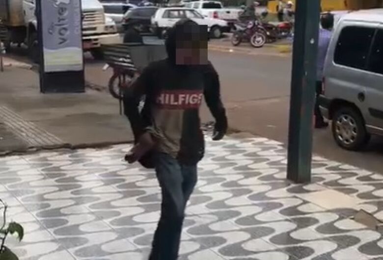 Jovem Preso Ap S Tocar Em Partes Ntimas De Mulheres Em Avenida Da