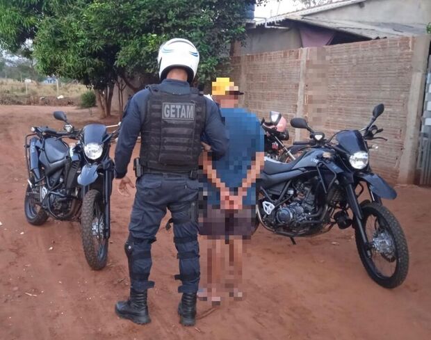 Mulher é encontrada deitada em rede após ser esfaqueada na cabeça pelo