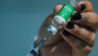 Vacina de Oxford imuniza contra a variante brasileira de covid-19, diz médica