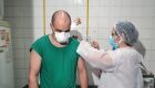 Vacina da gripe está disponível para trabalhadores da saúde com 35 anos ou mais