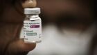 AstraZeneca admite "efeito colateral raro" em vacina contra a Covid
