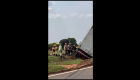 JD1TV: Caminhão sai da pista e "atola" em canteiro central da BR-163 em Dourados