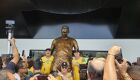 Estádio Rei Pelé é inaugurado em Araruama com estátua de bronze do ídolo