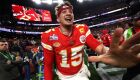 Patrick Mahomes comemora a vitória do Kansas City Chiefs no Super Bowl LVIII 