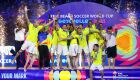 Delegação brasileira comemora com a taça o hepta da Copa de futebol de areia, em Seychelles