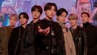 O BTS é composto (da esquerda para a direita) por Jhope, Jimin, Jin, Jungkook, Taehyung, Yoongi e Namjoon