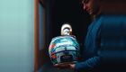 Capacete de Kimi Antonelli em homenagem a Ayrton Senna