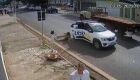 JD1TV: Sem dinheiro para pagar corrida de aplicativo, mulher se joga de carro em movimento
