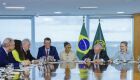 Presidente Lula e ministros assinam ato em cerimônia no Palácio do Planalto