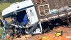 O motorista da caminhonete morreu ainda no local