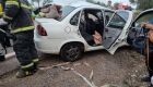Motorista bate carro em árvore ao desviar de animal na pista em Corumbá