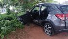 Carro da médica ficou destruído