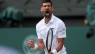 Djokovic comemora ponto contra De Minaur em Wimbledon