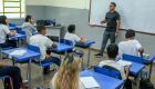 Professor em sala de aula em Manaus