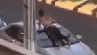 Mulher invade residência e livraria, agride idosas e danifica carros em 'surto'; vídeo
