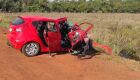 Carro ficou completamente destruído