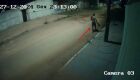 Após o crime a pá foi descartada em terreno baldio - 