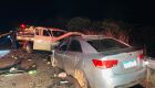 Colisão frontal deixou os dois veículos destruídos