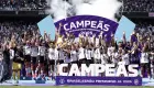 As brabas do timão levaram o título jogando em casa