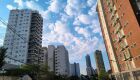 Céu amanheceu com algumas nuvens em Campo Grande