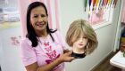JD1TV: Doações de cabelo viram perucas para mulheres em tratamento oncológico