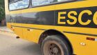 Motorista conduzia um ônibus escolar no momento do acidente