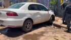 Carro ficou marcado com os tiros