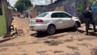 Carro foi crivado de balas