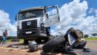 V&Iacute;DEO: Motociclista morre ao bater na traseira de caminh&atilde;o em Campo Grande
