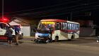 Motociclista furou o sinal e colidiu com o ônibus