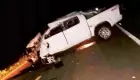 Caminhonete completamente destru&iacute;da na frente 