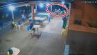 JD1TV: C&acirc;meras flagraram facada que matou um homem no bar no Indubrasil