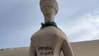 Estátua pichada no 8 de Janeiro | Foto: Redes Sociais/Reprodução