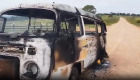 Kombi ficou destru&iacute;da ap&oacute;s o inc&ecirc;ndio