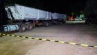 Carreta no local do acidente