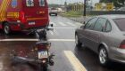 Motocicleta bateu na traseira de uma caminhonete