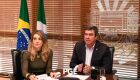 Procuradora Ana Ali Garcia e governador Eduardo Riedel