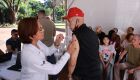A vacina segue disponível em todas as unidades de saúde para crianças entre seis meses e menores de seis anos, idosos, gestantes, puérperas e pessoas com comorbidades