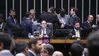 Deputados durante sess&atilde;o de vota&ccedil;&atilde;o no plen&aacute;rio