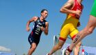 Atletas competindo na etapa de corrida de um triatlo da World Triathlon