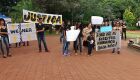 Familiares protestam por morte de menino violentado em Lava Jato