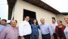 Fam&iacute;lias recebem 50 moradias e Governo anuncia mais R$ 40 milh&otilde;es em obras