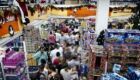 Temer assina decreto permitindo que supermercados abram aos domingos e feriados