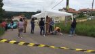Velório no asfalto: família vela corpo de jovem na rua por treze horas